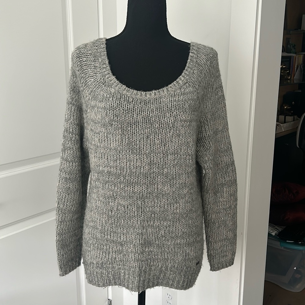 A&F soft great/taupe sweater